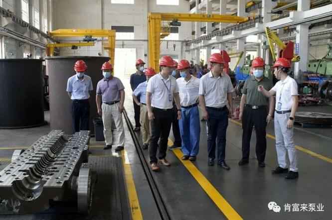 董事长、总经理陈迪，党委副书记黎宇明陪同调研组一行参观开云手机官方入口_开云(中国)展览室